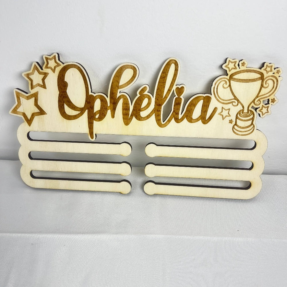 Porte médailles en bois personnalisé Laurie Déco et lumières