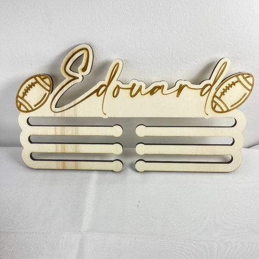 Porte médailles en bois personnalisé Laurie Déco et lumières