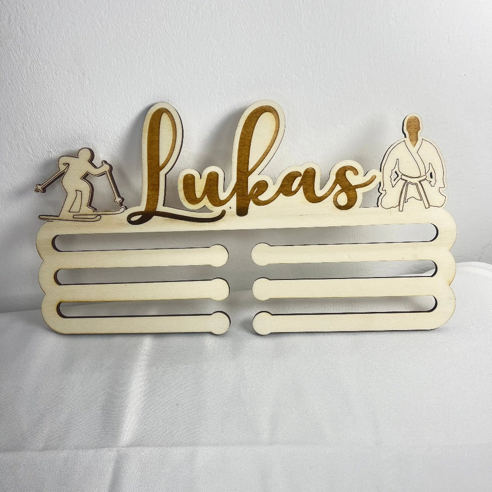 Porte médailles en bois personnalisé Laurie Déco et lumières