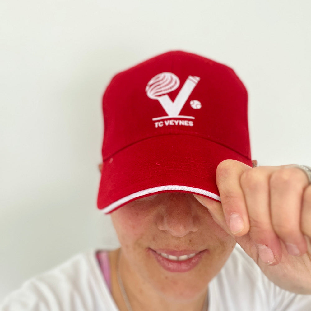 casquette personnalisable tennis club de veynes rouge et blanche