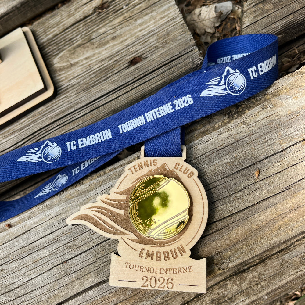medaille recompense trophee de tennis logo personnalisable embrun
