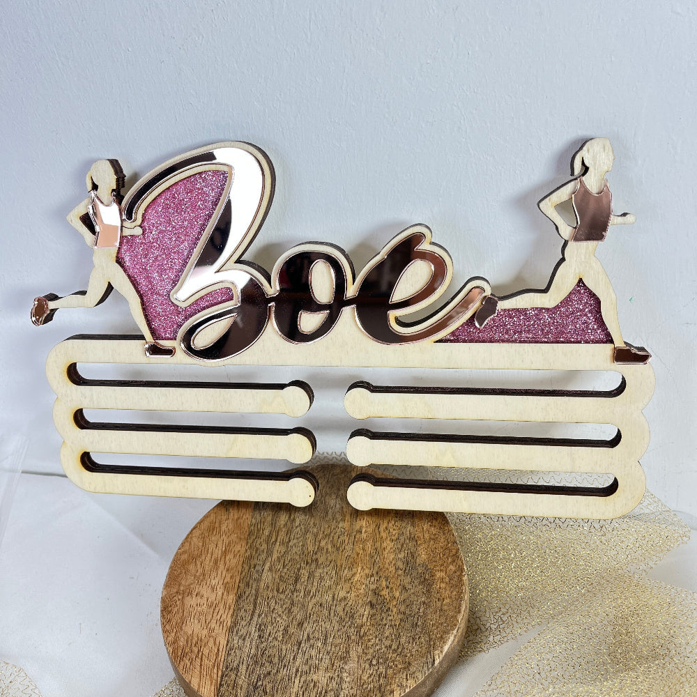 porte medaille running femme personnalisable bois