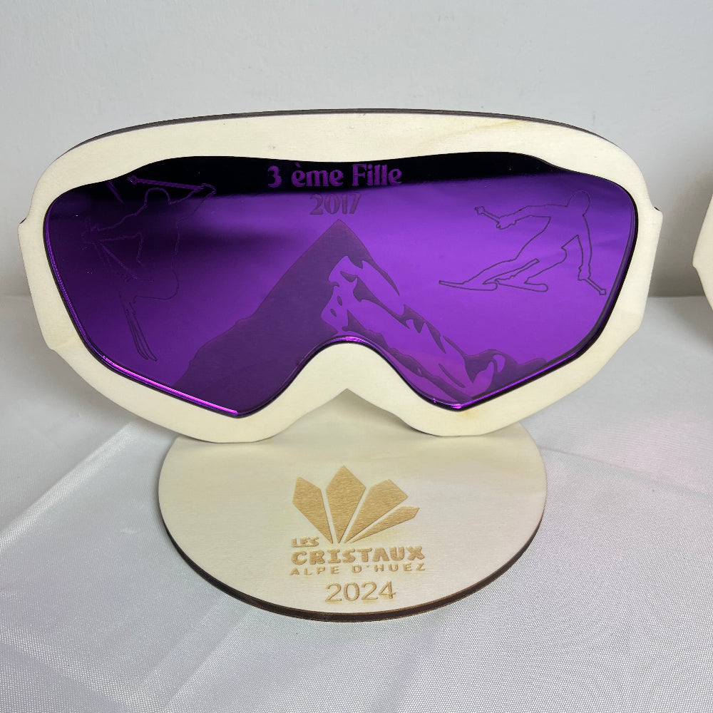 trophee ski bois et plexiglas violet